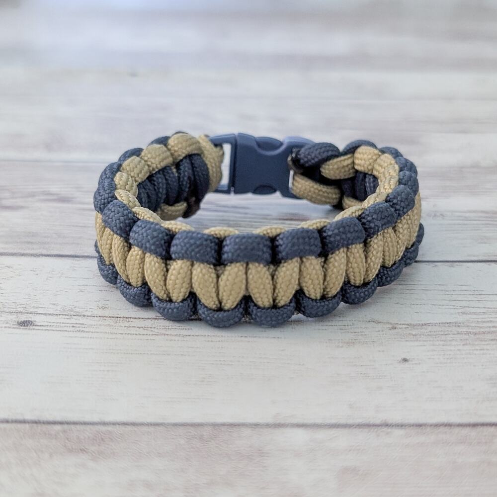 Clasp Bracelet - Beige and Blue